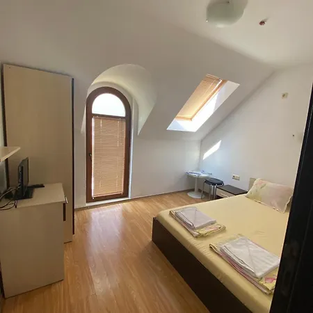 בית הארחה деневи