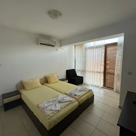 деневи בית הארחה פרימורסקו